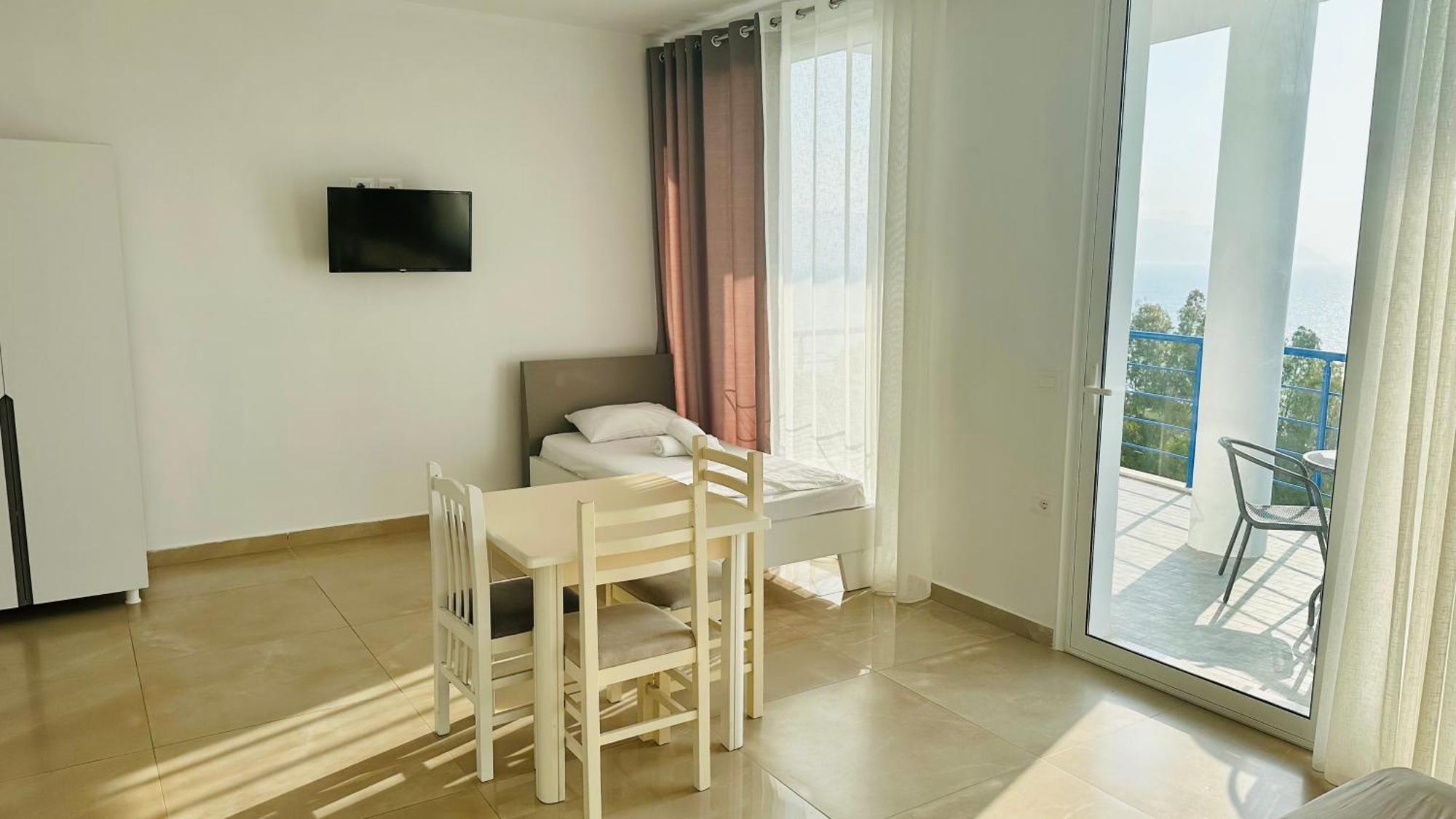 Jico Travel - Villa Colombo Vlore Room photo